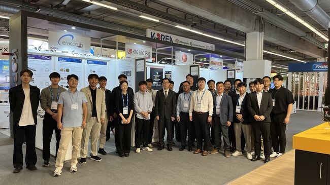 전시회 참가기업 단체사진