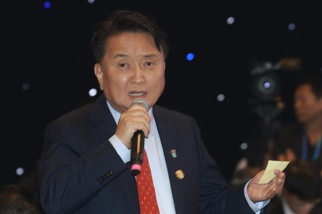 김영환 충북지사, 베트남 호치민시서 충북의 혁신정책 소개 연설