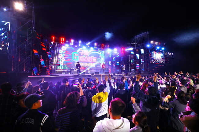 지난해 구로G페스티벌 메인무대에서 열린 백투더뮤직 콘서트&nbsp;