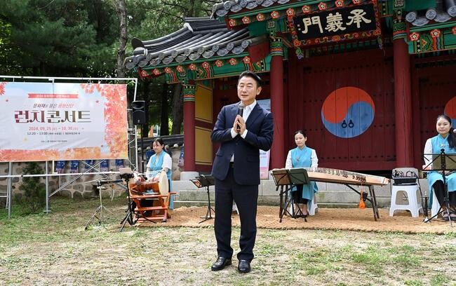 김동근 의정부시장, '용현산업단지 런치콘서트' 관람