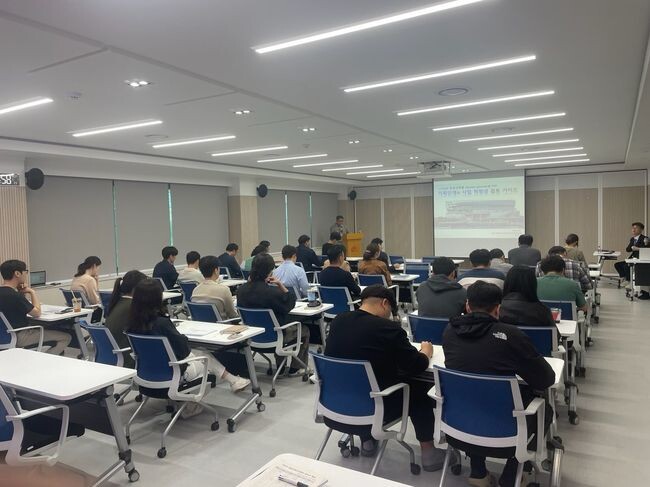 구로구가 7일 구청 창의홀에서 공공건축아카데미 교육을 진행했다.