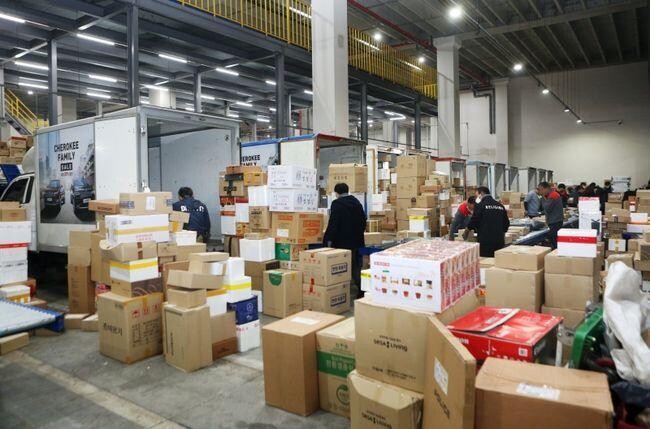 국토교통부와 우정사업본부는 10월 21일(월)부터 2주간 택배 인천광역시 옹진군 자월면 4개 도서(자월도, 승봉도, 대이작도, 소이작도)에서 도서지역 택배 공동배송 시범사업을 추진한다. (자료사진)