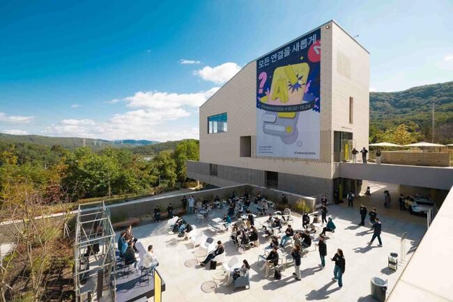 카카오가 지난 22일부터 24일까지 3일간 진행한 개발자 컨퍼런스 ‘if(kakaoAI)2024(이하 이프카카오)’를 성황리에 마쳤다고 25일 밝혔다. 