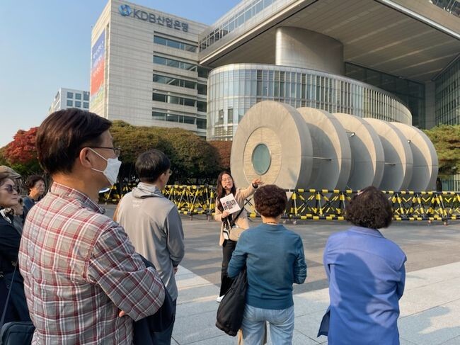 지난해 진행한 인권현장 탐방 프로그램 해설 모습(여의도 농민시위 현장 해설)