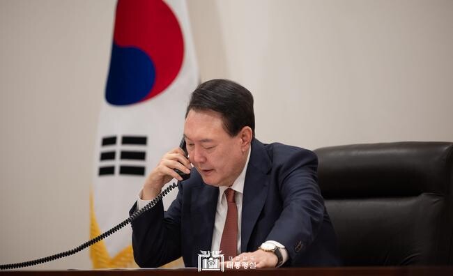10월 28일 윤석열 대통령은 ｢우르술라 폰 데어 라이엔(Ursula von der Leyen)｣ 유럽연합(EU, European Union) 집행위원장의 요청으로 전화 통화를 갖고, 북한의 러시아 파병에 대한 정보를 공유하고 앞으로의 대응 방안을 논의했다.&nbsp;