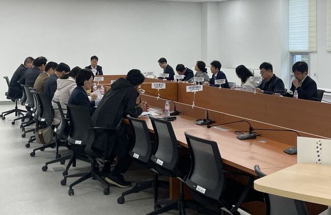 용인특례시가 지역 내 13곳 리모델링주택조합장들과 소통 간담회를 열었다