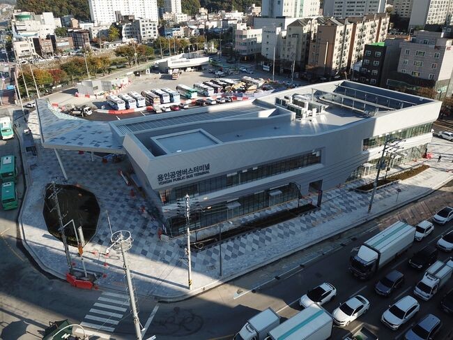 공공건축가가 설계자문한 용인공영버스터미널 전경.