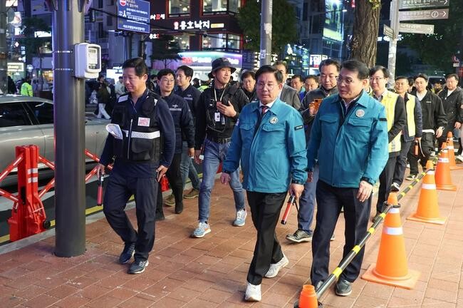 마포구, 12만 인파 사고 없이 '안전 핼러윈' 작전 대성공
