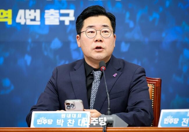 박찬대 더불어민주당 원내대표가 2024.11.01.(금) 국회 본청 당대표회의실에서 열린 최고위원회의에 참석하여 발언을 하고 있다.&nbsp;