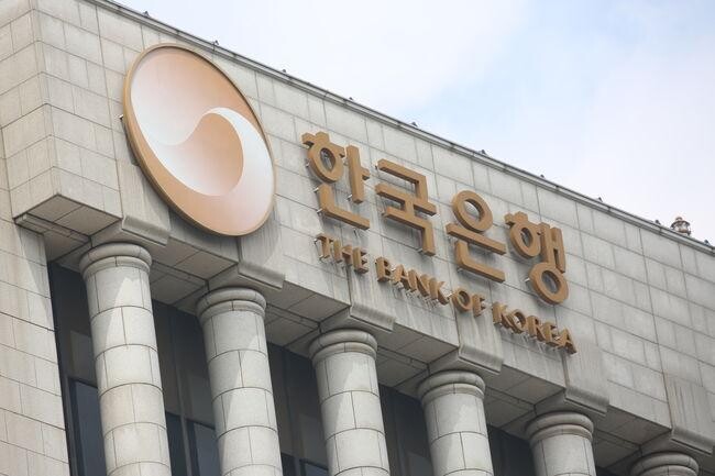 2024년 10월 말 기준 우리나라의 외환보유액이 전월 대비 42.8억 달러 줄어든 4,156.9억 달러로 집계됐다.