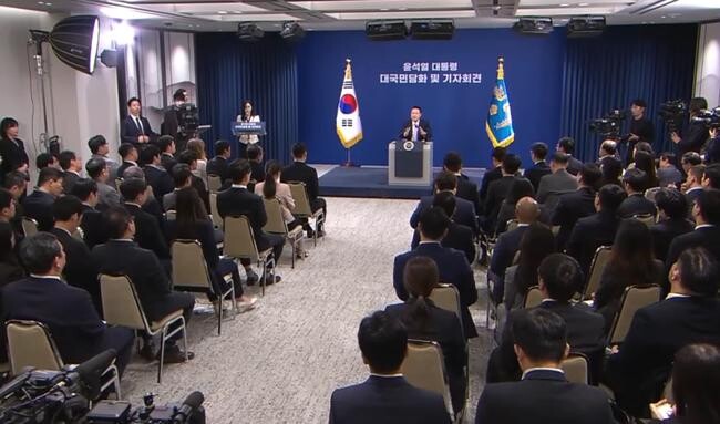 윤석열 대통령은 7일 용산 대통령실에서 대국민담화를 열고 국민을 위한 국정 쇄신 의지를 표명했다.&nbsp;