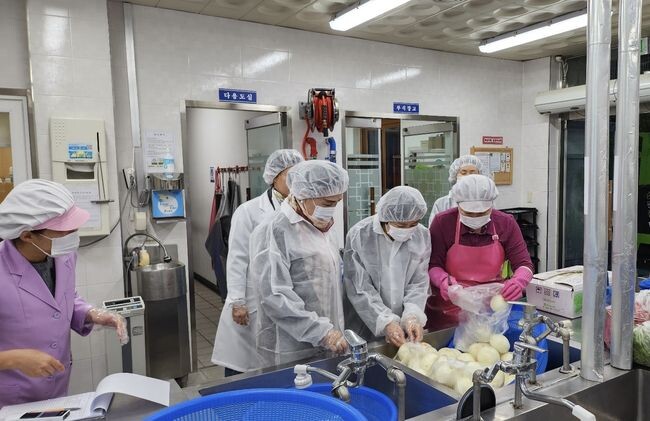 대전동&middot;서부교육지원청, 간부공무원 학교급식 특별점검 실시