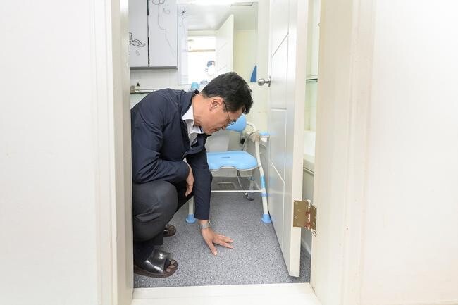 양천구, 1인가구 어르신 등 620명 '낙상예방물품 지원'…내년 700명으로 확대