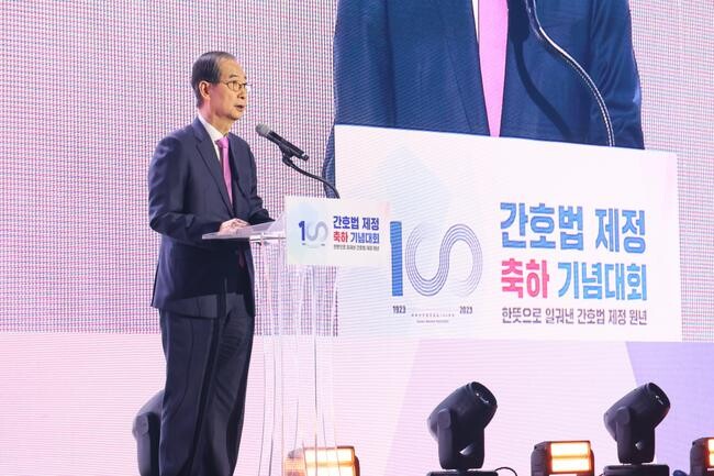 한덕수 국무총리가 12일 중구 장충체육관에서 열린 대한간호협회 기념식에 참석, 축사를 하고 있다.&nbsp;
