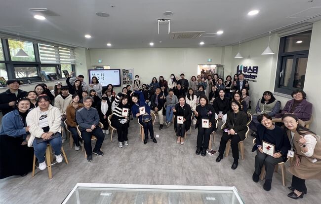 부천시는 지난 11일 송내어울마당 1층에 학교 밖 청소년 전용공간 &lsquo;부스터(부천시 학교 밖 청소년이 스스로 일어서는 터)&rsquo;를 개소했다.