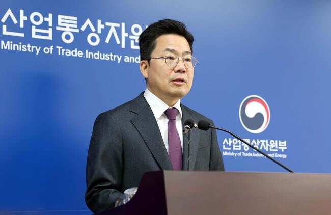 박성택 산업통상자원부 1차관은 2024. 11. 13(수) 10:00 정부세종청사 산업부 기자실에서 윤석열 정부 임기 반환점을 맞이하여 그간 추진해온 산업‧통상‧에너지 분야 정책 성과를 중간 점검하고, 향후 정책 추진 계획을 반영한 ｢윤석열 정부 산업&middot;통상&middot;에너지 분야 주요성과 및 향후계획｣을 발표 한 후 출입기자단 질의응답의 시간을 가졌다.&nbsp;