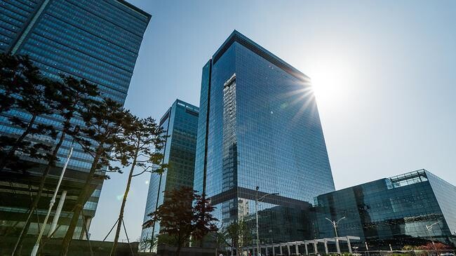 삼성전자가 주주가치 제고를 위해 향후 1년간 총 10조 원 규모의 자사주를 매입하기로 결정했다.