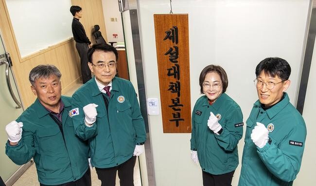 서울 용산구(구청장 박희영)가 지난 18일 제설대책 업무보고회를 개최하고 '2024∼2025년 겨울철 제설대책'을 본격적으로 추진한다.