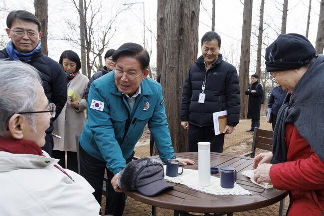 마포구(구청장 박강수)는 2025년도 예산안을 일반회계 8,051억 원, 특별회계 321억 원, 총 8,372억 원 규모로 편성하고 마포구의회에 제출했다.