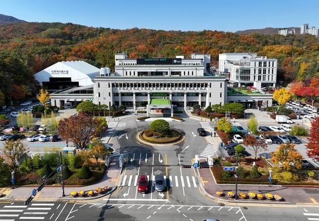 의정부시(시장 김동근)는 내년도 예산안을 올해 대비 7.7%(1천64억 원) 늘어난 1조4천833억 원으로 편성해 11월 21일 시의회에 제출했다.