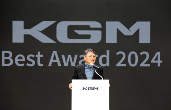 KG 모빌리티(KGM)가 올 한 해 우수한 성과를 거둔 임직원 및 파트너사들을 대상으로 전사 포상 행사인 'KGM Best Award' 2024 시상식을 지난 26일 평택 본사에서 개최했다.