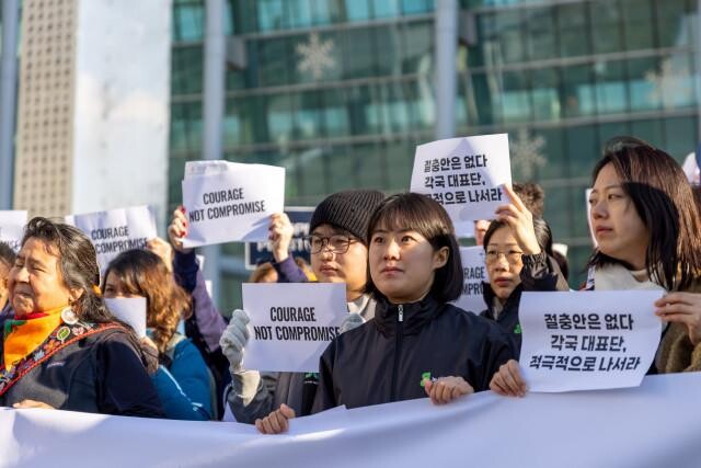 <span contenteditable="true">INC-5에 옵저버로 참여 중인 WWF (세계자연기금)를 비롯한 국제 환경 NGO들이 협상 중반을 맞아 강력하고 야심찬 협약 성안을 촉구하기 위해 공동 기자회견을 진행했다(&copy; WWF)