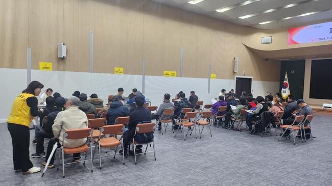 연수구(구청장 이재호)는 오는 5일(화) 오후 2시부터 오후 4시까지 구청 3층 대회의실에서 올해 마지막 구인·구직 만남의 날, '2024년 제5회 일구데이'를 개최한다고 밝혔다.
