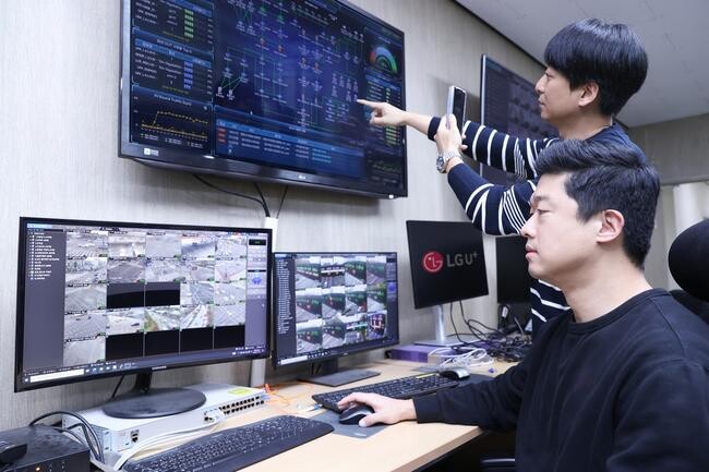 LG유플러스가 교통신호정보를 실시간으로 제공할 수 있는 무선통신망을 인천광역시에 구축한다.