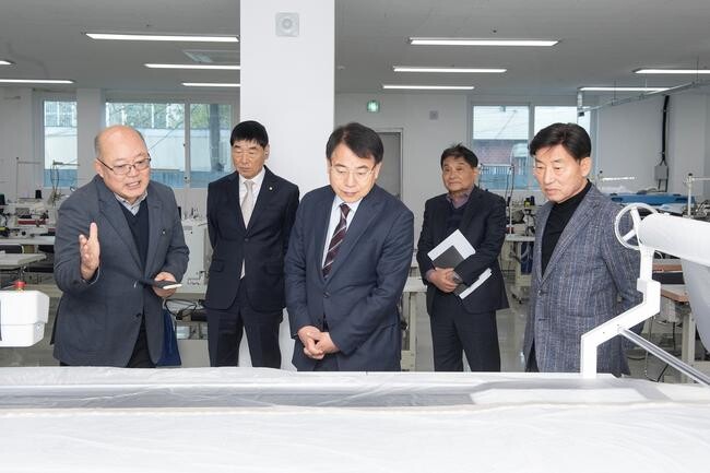 부산시 금정구(구청장 윤일현)는 지역 창업 지원사업 육성의 기반을 둔 서동의류제조지원센터, 금사 푸드앤파크, 청년창업문화촌 3개소 주요시설 현장 방문 추진을 했다고 6일 밝혔다.
