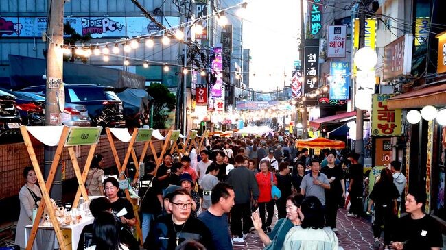 신사맛길 신사맛슐랭축제를 즐기는 주민들