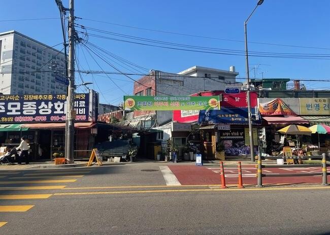 강서구(구청장 진교훈)는 공항시장정비사업(방화동 620-100번지 일대) 시행을 위해 지난 11월 29일부터 내년 2월 28일까지 주민 이주를 시작한다고 밝혔다.