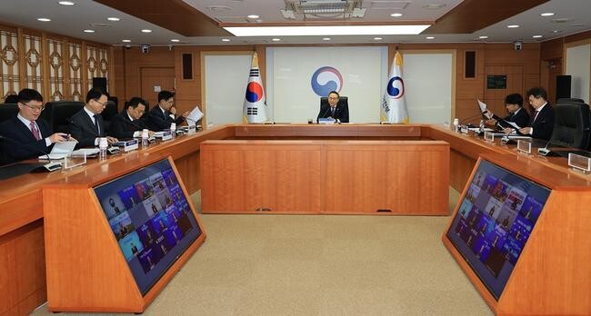 행정안전부장관 직무대행 고기동 차관이 9일 오전 서울 종로구 정부서울청사에서 긴급 시·도 부단체장 회의를 개최, 지역 민생안정 추진 등 협조를 당부하고 있다. 