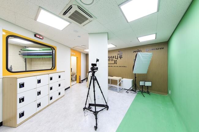 서울특별시 마포구(구청장 박강수)는 첨단 정보통신 기술을 활용해 도서관을 단순한 책 보관소를 넘어 지식과 문화를 공유하고 소통하는 공간으로 확대하고 있다.
