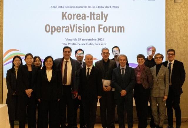 한국-이탈리아 오페라 전문가 교류회(Korea-Italy OperaVision Forum) 기념촬영(사진: 한국국제문화교류진흥원)