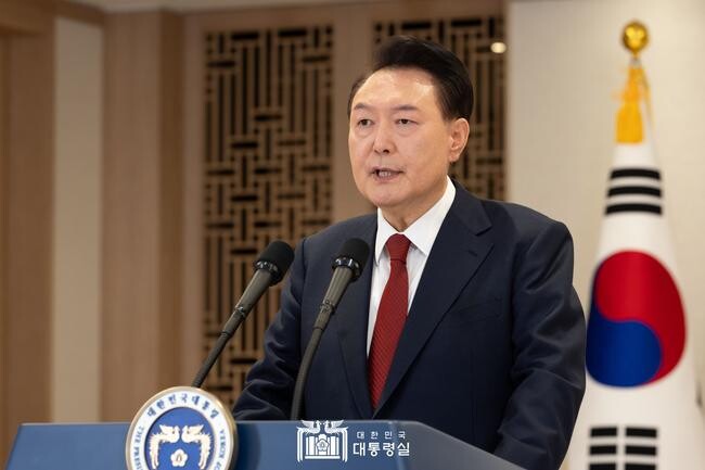 윤석열 대통령이 12일 용산 대통령실에서 대국민 담화를 하고 있다.