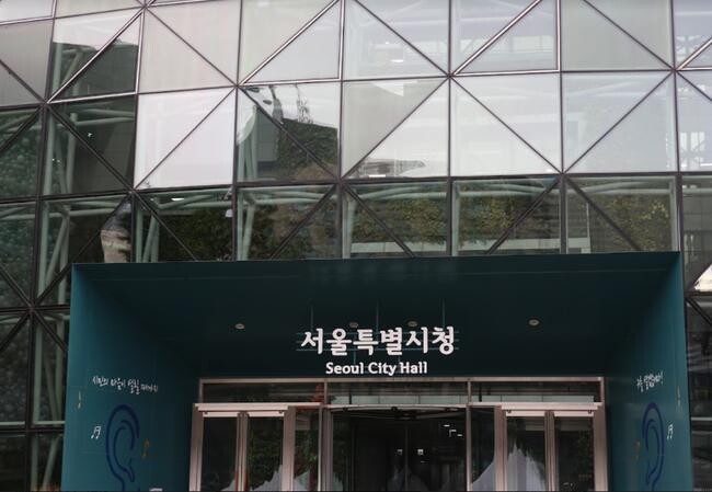 서울시는 지역주택조합 112곳을 대상으로 전수조사를 실시해 자금운용 부적정, 용역계약 과다지급 등 524건의 위반 사항을 적발하고, 조합원 보호와 투명성 강화를 위한 행정조치를 시행한다고 밝혔다.