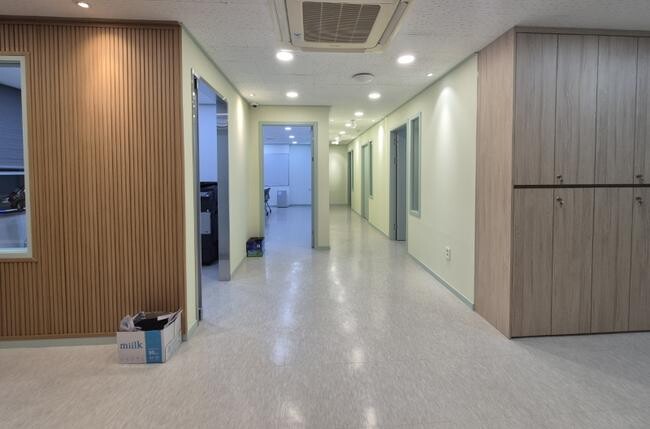 서울시는 경계선지능인을 위한 취업 · 금융 · 심리치료를 통합 지원하는 `평생교육 3종 세트`를 2024년부터 본격적으로 운영하며, 자립과 성장을 돕기 위한 다양한 맞춤형 지원을 제공한다고 밝혔다.