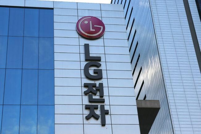 LG전자가 2024년 연결기준 매출 87조 7,442억 원, 영업이익 3조 4,304억 원으로 사상 최대 매출을 기록했다고 8일 밝혔다.