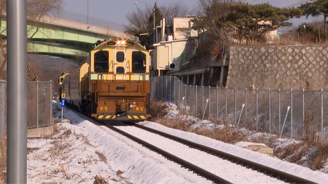 경기도는 경기 북부를 동서로 잇는 교외선이 1월 11일 운행을 재개하며, 21년 만에 의정부와 대곡을 연결하는 총 30.5km 구간의 철도서비스가 다시 시작된다고 밝혔다.