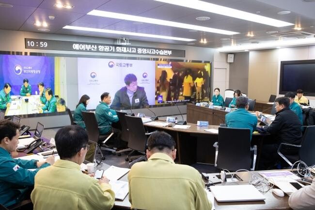 박상우 국토교통부 장관은에어부산(ABL391편) 여객기 화재 사고 관련, 중앙사고수습본부(세종청사)와 지역사고수습본부(김해공항)를 구성하여 신속한 사고 수습에 총력을 다하고 있다고 밝혔다.