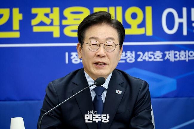 이재명 더불어민주당 대표는 3일 국회에서 열린 정책 디베이트에서 반도체특별법의 노동시간 적용 예외 문제에 대해 "국민적 공감대 형성이 가장 중요하다"고 강조했다.