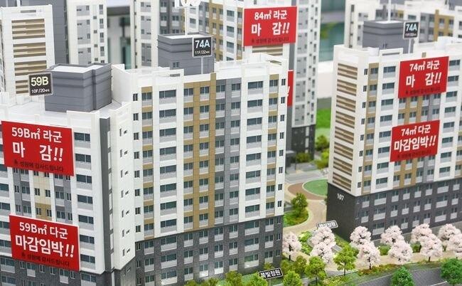 국토교통부는 2월 11일, 무순위 청약 제도를 무주택 실수요자 중심으로 개편하고, 위장전입 등 부정 청약을 방지하는 대책을 올해 상반기 중 시행할 계획이라고 밝혔다.