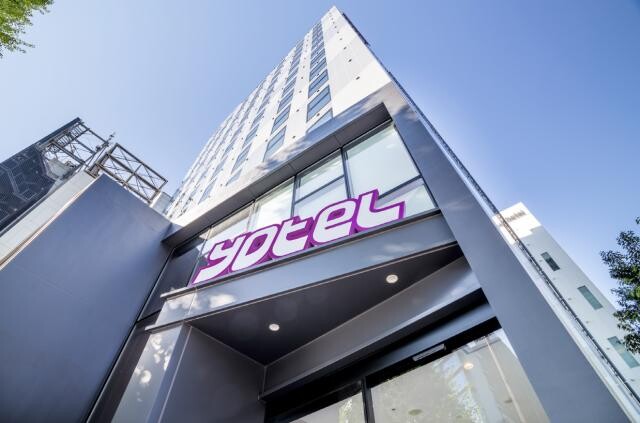 YOTEL 도쿄 긴자의 개장은 2017년 YOTEL 싱가포르, 2019년 YOTELAIR 싱가포르 창이공항에 이어 아시아에서는 세 번째, 일본에서는 첫 진출이다