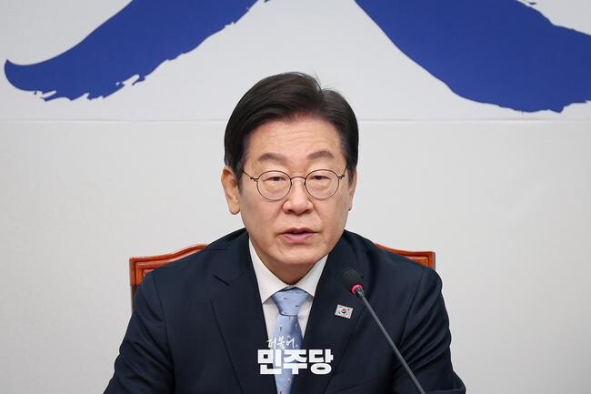 이재명 대표가 2025.02.19.(수) 국회 당대표회의실에서 열린 최고위원회의에서 발언하고 있다.