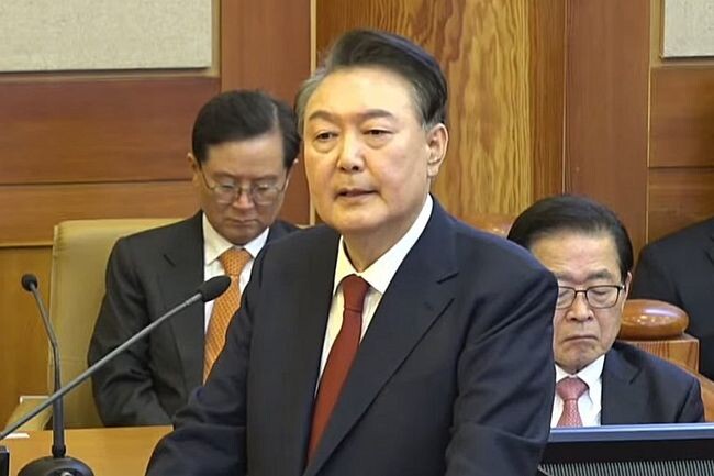 윤석열 대통령이 25일 헌법재판소에서 열린 탄핵심판 11차 변론에서 최후진술을 통해 자신이 비상계엄을 선포한 것은 국가 위기를 극복하기 위한 불가피한 결단이었다고 강조했다.