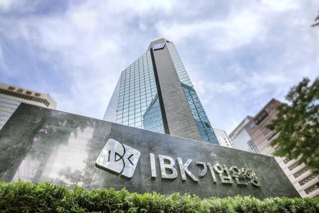 IBK기업은행(은행장 김성태)은 2025년도 상반기 신입행원 170명을 공개 채용한다고 28일 밝혔다.