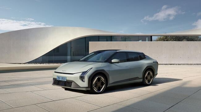 기아가 전동화 세단의 새로운 기준을 제시하는 `더 기아 EV4(The Kia EV4, 이하 EV4)`의 계약을 11일부터 개시한다고 밝혔다.