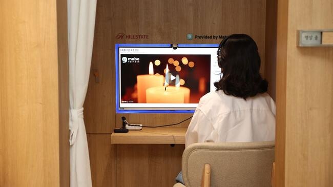 현대건설이 입주민의 정신 건강과 정서적 안정을 위한 전용 명상 공간 `H 카밍부스`를 국내 공동주택에 처음 도입하며, 주거 서비스의 새로운 기준을 제시했다.