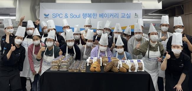 SPC그룹은 지난 11일 ㈜파리크라상 송파교육장에서 발달장애인 근로자들을 위한 제과제빵 기술교육을 진행했다.