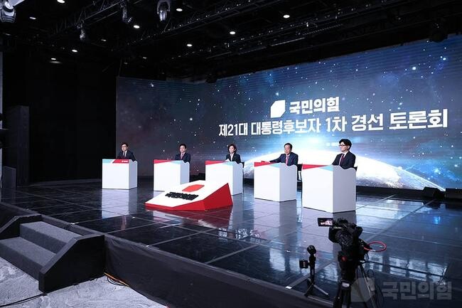 국민의힘 제21대 대통령 후보 선출을 위한 B조 1차 경선 토론회가 20일 서울 강서구에 위치한 ASSA스튜디오에서 개최됐다.